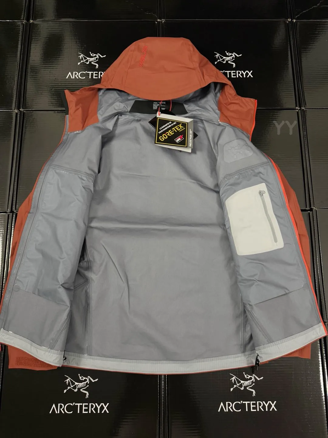 G 02 New Arrival Arcteryx B eta Series SL GORE-TEX Breathable 25SS New Arrival SL Lt ， Lt New Arrival ， ， ， Lt Yb 3D ， Tri-Durance ， Factory 📃 🔍 ， YKK ， ， ， 。 SL ， 。 bluesign@ N 38LGORE-TEX ， Wear-Resistant， 、 Breathable， 。 Storm Hood™ ， Water Tight™ ， ， ， 。 ，VISLON ， Velcro ， Zip-in， ARC TERYX BETA： 。 GORE-TEX： 、 、Breathable 。 ：Black Sizes：S-XXL ：112 116 120 124 128 ： 72 74 76 78 80 ：64.5 66 67.5 69 70.5 ：49.8 51 52.2 53.4 54.6